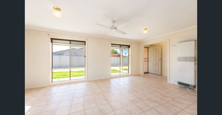 CHARMING 2-BEDROOM TOWNHOUSE IN PRIME SHEPPARTON LOCATION - Photo 3