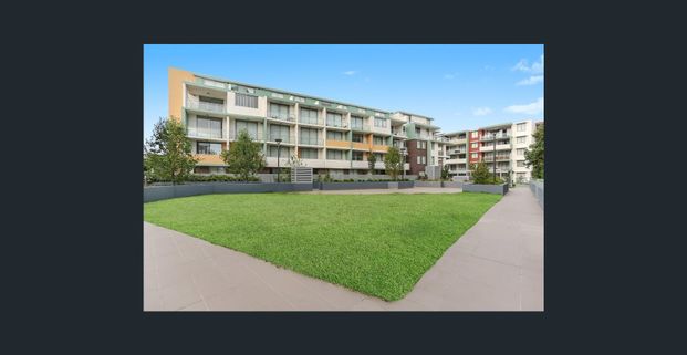 Stylish Three-Bedroom Apartment with Uninterrupted District Views - Photo 1