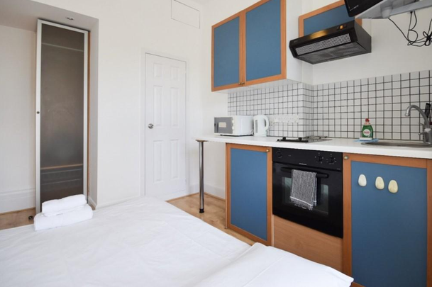Studio to rent - Photo 1