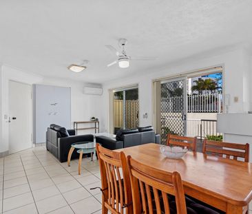 Fully Furnished Apartment Just Steps from the Beach! - Photo 2