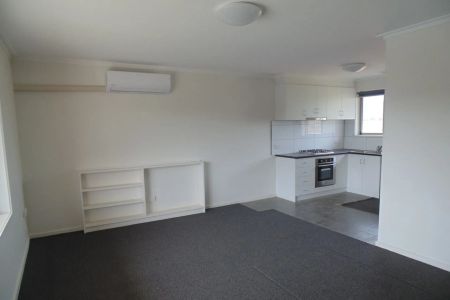 Modern 2 bedroom flat - Photo 3