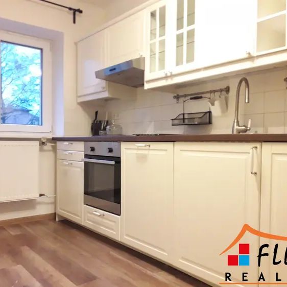 Nabízíme pronájem bytu porekonstrukci s balkonem a komorou 53 m - Fotografie 1