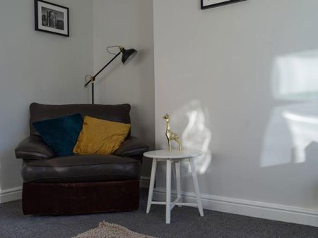 2 bed terraced house to rent in NE64 - Photo 4