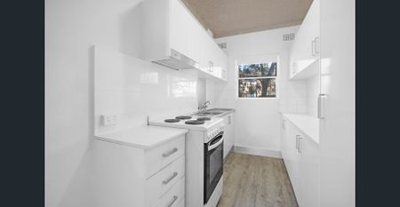 Modern Apartment in Ultra-Convenient Location - Photo 2