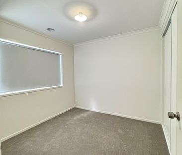 Brand New 3Br Family Home in Manor Lakes! - Photo 4