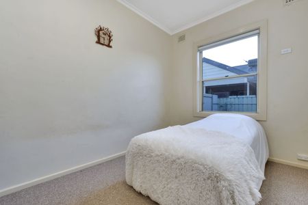 Neat and Complete - Photo 4