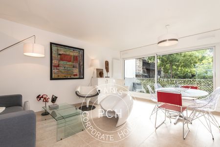 Rue de Vaugirard, - Photo 2