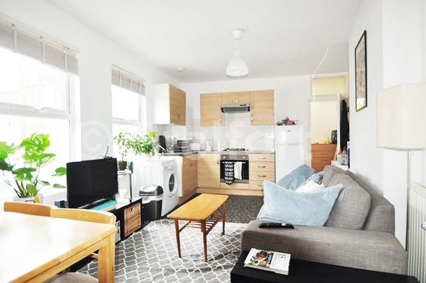 2 bedroom flat to rent - Photo 1