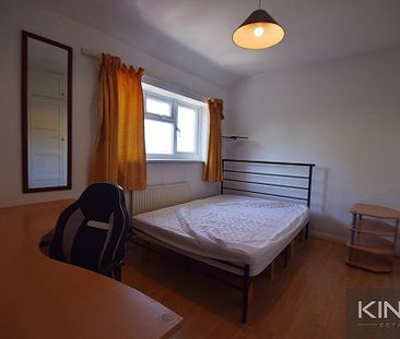 5 bedroom semi-detached house to rent - Photo 4