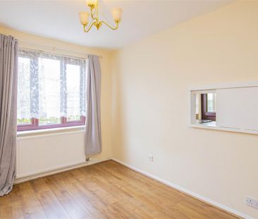 4 bed House - Detached To Let - Photo 3