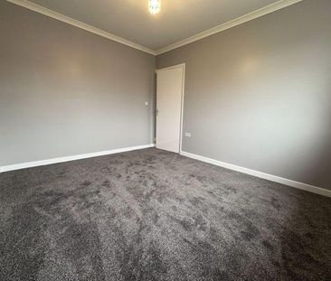 4 bedroom semi-detached house to rent - Photo 5