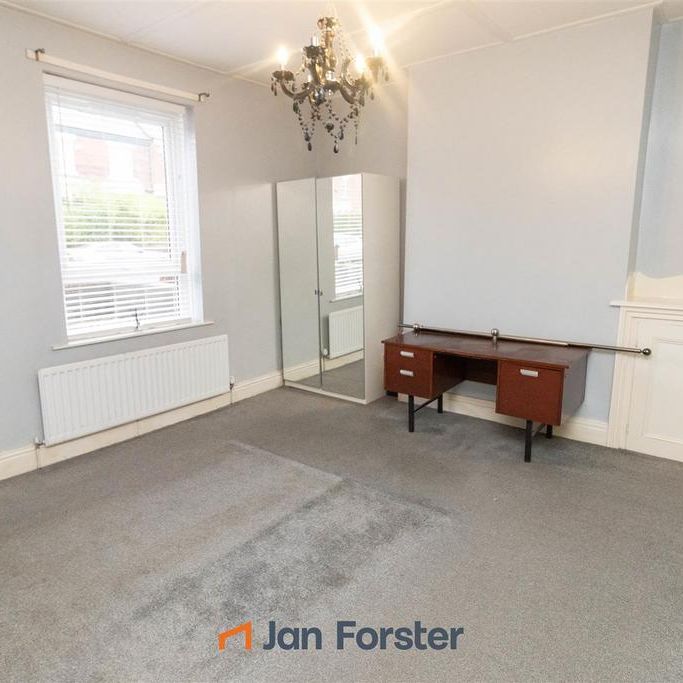 2 bedroom ground floor flat to rent - Photo 1