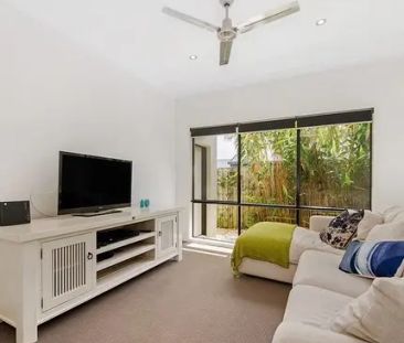 Family Home with Plenty of Room to Move! - Photo 4