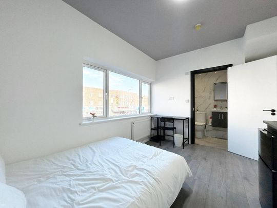 1 bedroom in a house share to rent - Photo 1