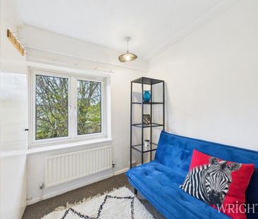 4 bedroom Mid Terraced House - Bishops Rise, Hatfield - Photo 1