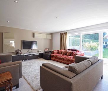 Well presented 4 bedroom detached house in this sought after area o... - Photo 1