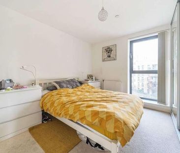 Kingfisher Heights, Royal Docks, E16 - Photo 1