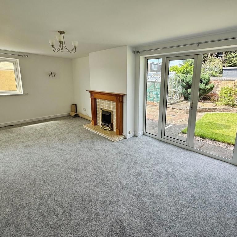 2 bedroom detached bungalow to rent - Photo 1