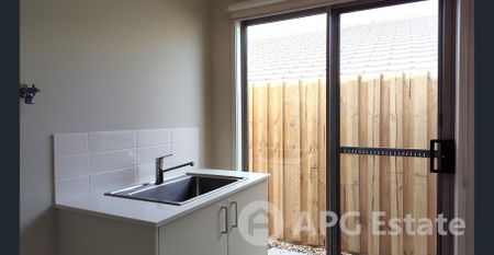 Spacious 4-Bedroom Family Home in Prime Central Location with Modern Comforts - Photo 4