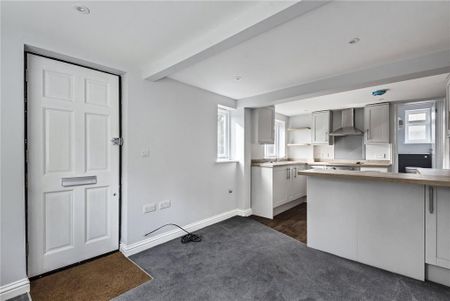 2 bedroom end of terrace house to rent - Photo 2