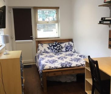 6 bedroom house to rent - Photo 2