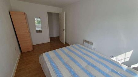 Warren Way, Edgware, HA8 - Photo 3