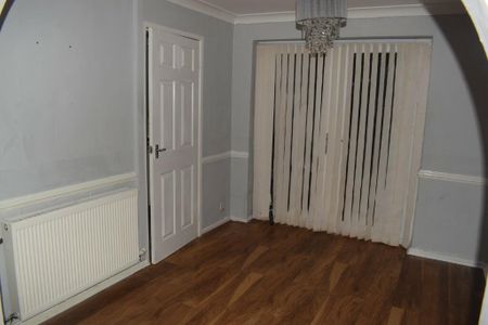 3 bedroom semi-detached house to rent - Photo 5