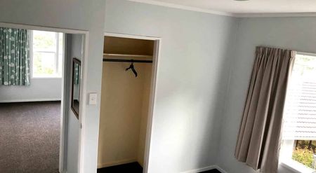 Warm and sunny 2 double bedroom flat - Photo 3