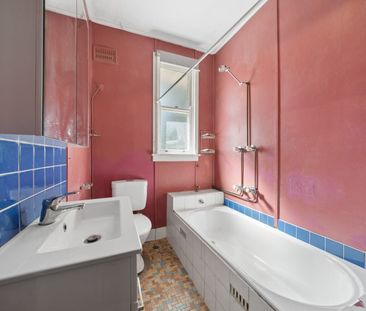 Charming Single Level Red Brick Home - Photo 5