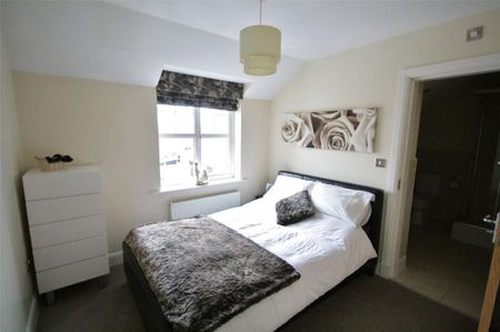 3 bedroom apartment to rent - Photo 4