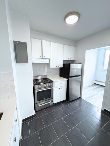 Renovated 3.5 Available NOW- 7705 Acadie - Photo 5