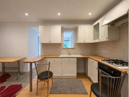 Albany Park Avenue, Enfield EN3, London - Photo 3
