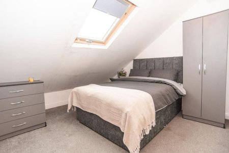 1 bedroom in a house share to rent - Photo 2