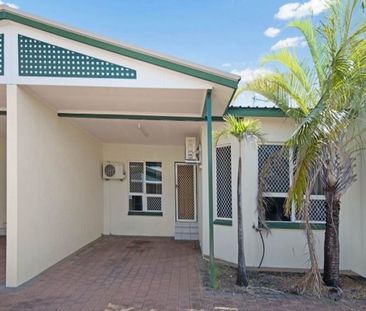 Ground level 2-bedroom unit with private courtyard - Photo 5