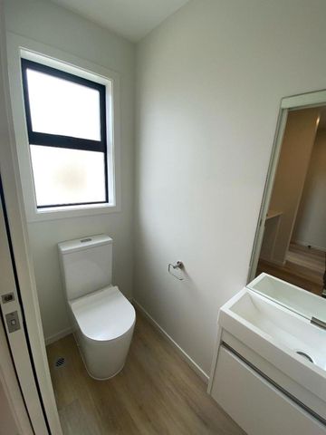 The Strand - Brand New 2-bedroom townhouse! - Photo 2