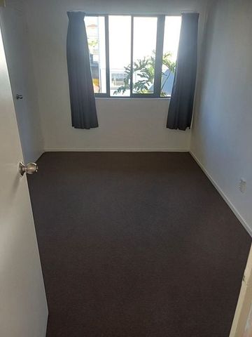 1 Bedroom Newly Renovated House, Manurewa - Photo 3