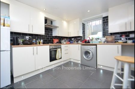 5 Bed Student Properties Hyde Park Leeds - Photo 2