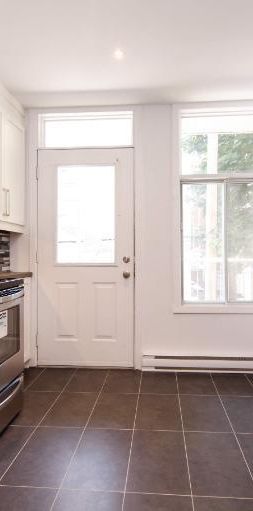 MAGNIFIQUE STYLE CONDO A SAINT HENRI MEILLEUR EMPLACEMENT! - Photo 1