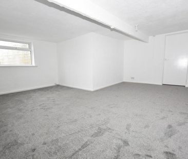 2 bedroom Flat To Let - Photo 1