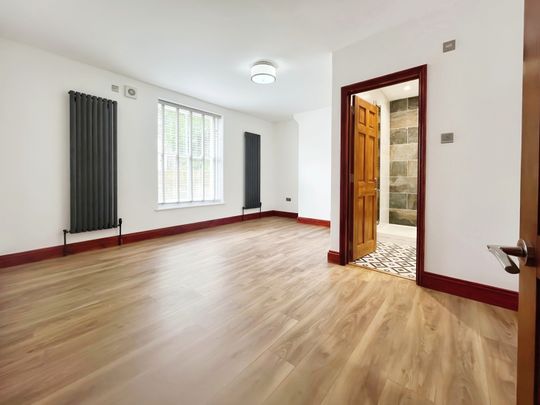 3 bedroom apartment to rent Medina Villas, Hove - Photo 1