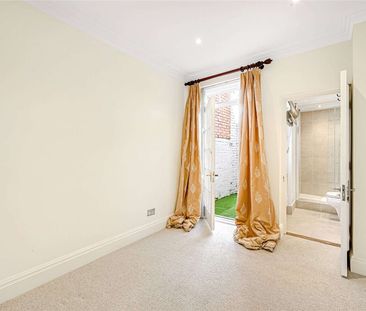 A charming semi-detached house located in the heart of Chelsea - Photo 4