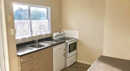 Great Three Bedroom Home, Claridge Street Comm... - Photo 3