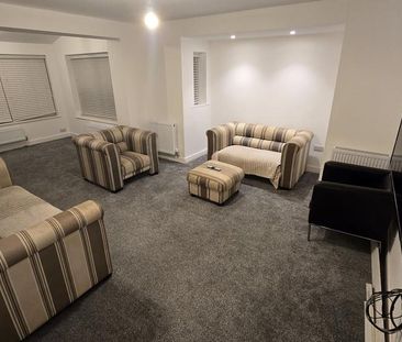 5 bedroom semi-detached house to rent - Photo 3