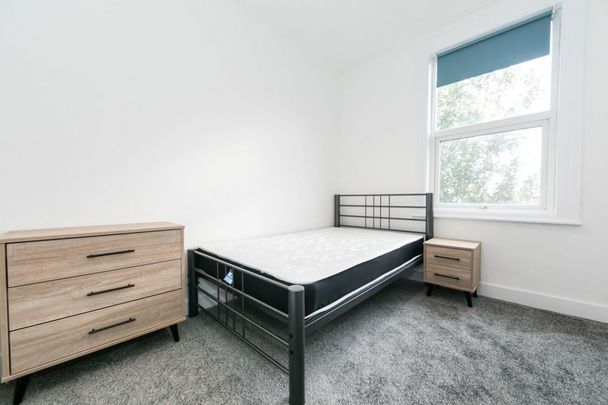 Winston Gardens, Headingley, Leeds - Photo 1