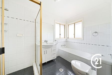 Free Standing Townhouse - the Perfect Family Home - Photo 3