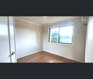 Secure Four Bedroom Family Duplex!! - Photo 4