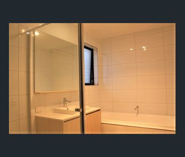 Location, Lifestyle & Luxury! - Photo 4