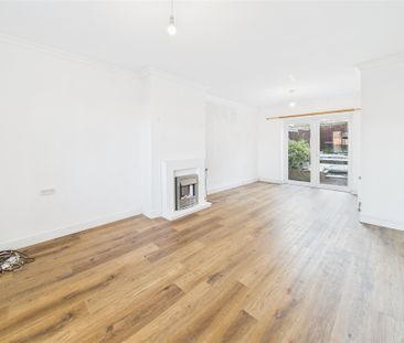 3 bedroom Semi-detached house to rent - Photo 5