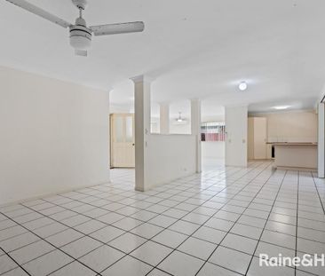 CENTRAL LOCATION - CLOSE TO SCHOOLS, SHOPS AND BEACH - Photo 4