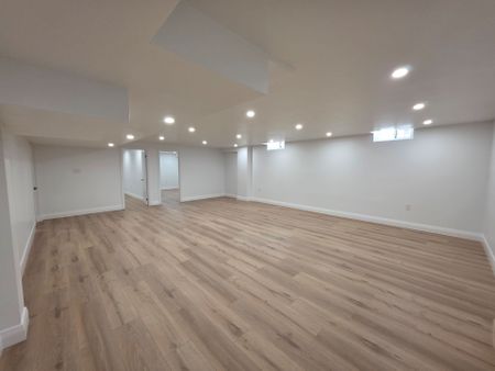 For Lease - 250 Sunset Ridge, Vaughan, Ontario - Photo 4